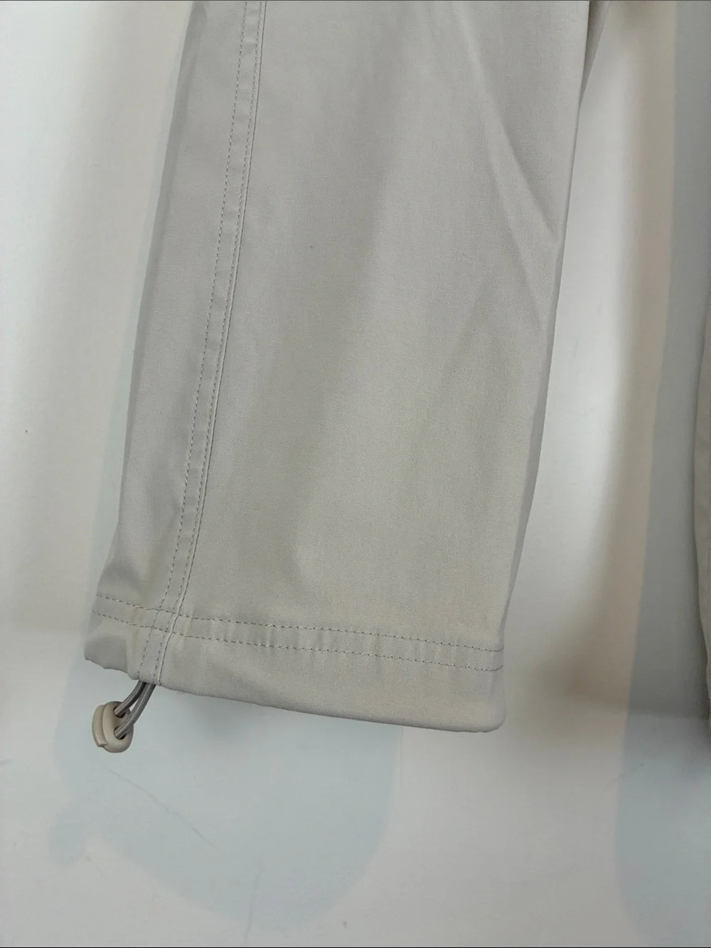Eddie Bauer Khaki Women’s 10 Cargo Crop Pants Cinch Leg Outdoors Performance Tan